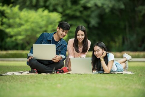 Kidwise-Raising Children in the Internet Era